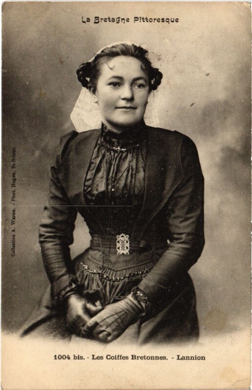 Carte postale ancienne Lannion Les Coiffes Bretonnes - Jeuines Filles à Lannion