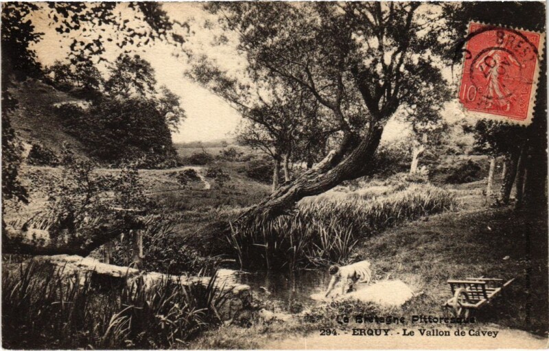 Carte postale ancienne Erquy Le Vallon de Cavey à Erquy