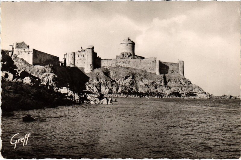 Carte postale ancienne La Cote d'Emeraude - Le Fort La Latte