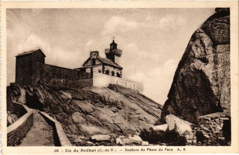 Carte postale ancienne Ile-de-Brehat Rochers du Phare du Paon