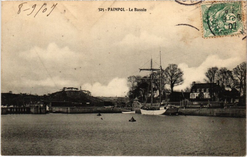 Carte postale ancienne Paimpol Le Bassin à Paimpol