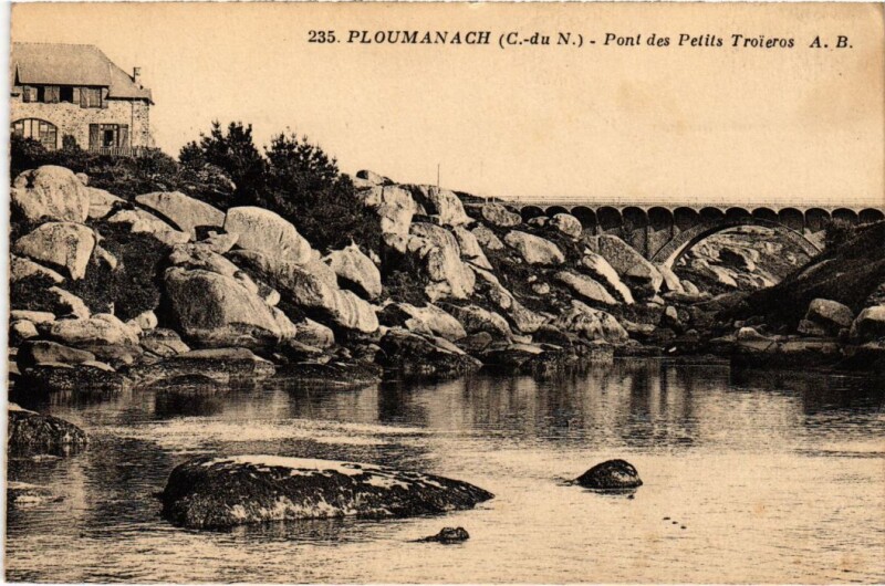 Carte postale ancienne Ploumanac'H Pont des Petits Troieros