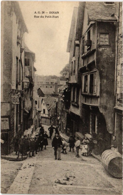 Carte postale ancienne Dinan Rue du Petit-Fort à Dinan