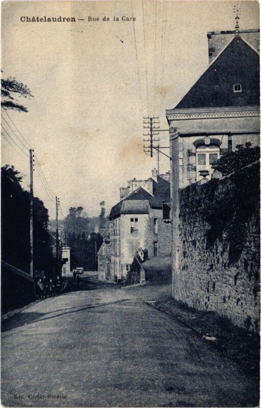 Carte postale ancienne Chatelaudren Rue de la Gare