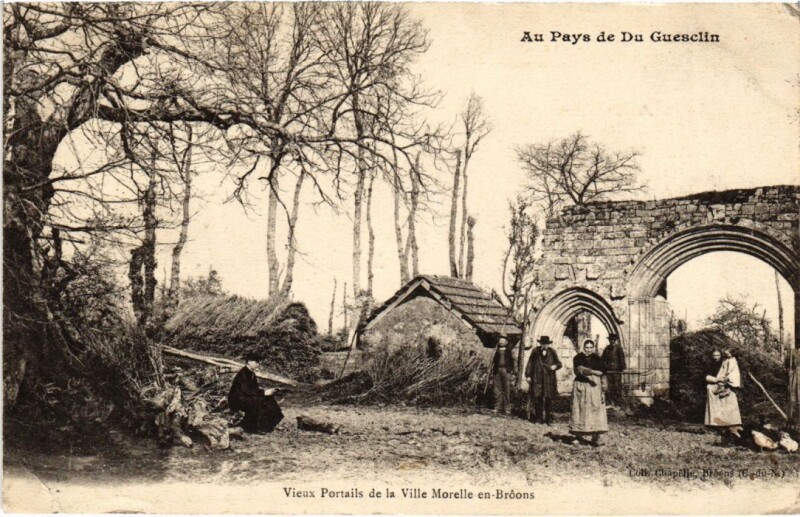 Carte postale ancienne Vieux Portail de la Ville Morelle-en-Broons à Broons