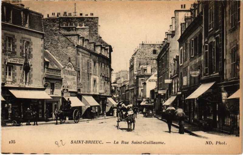 Carte postale ancienne Saint-Brieuc La Rue Saint-Guillaume à Saint-Brieuc