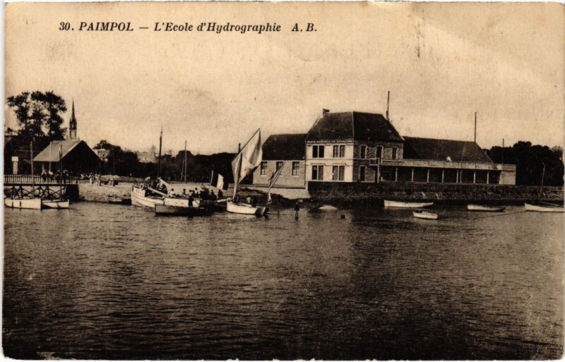 Carte postale ancienne Paimpol L'Ecole d'Hydrographie à Paimpol