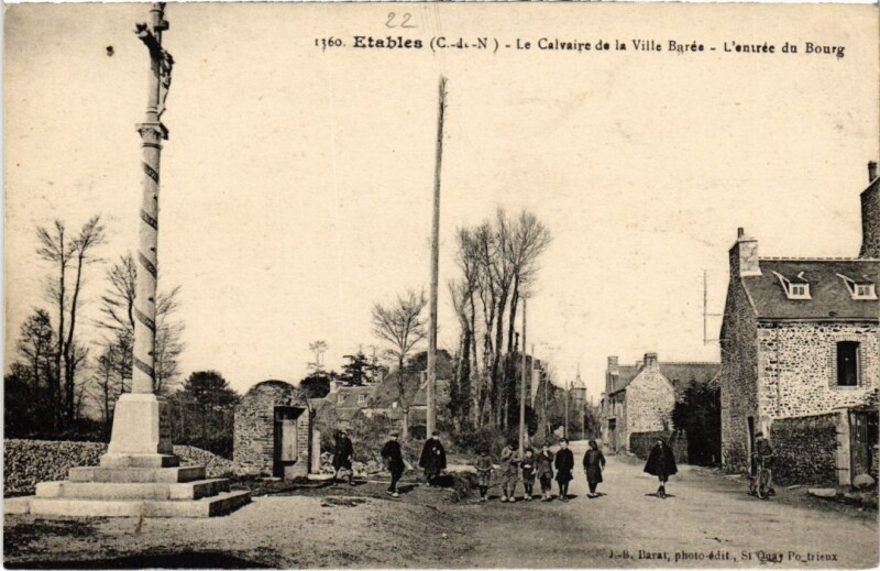 Carte postale ancienne Etables-sur-Mer Le Calvaire de la Ville Baree - L'Entree du Bourg