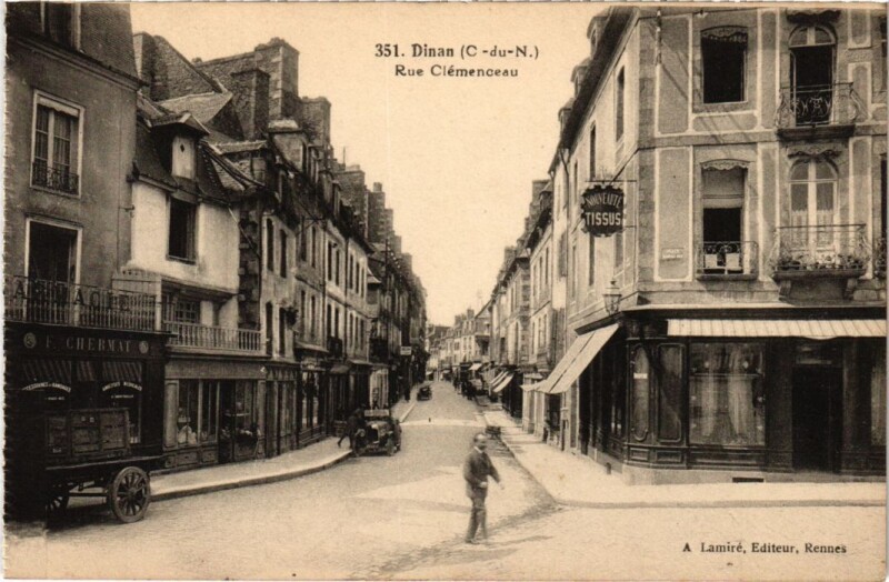 Carte postale ancienne Dinan Rue Clemenceau à Dinan
