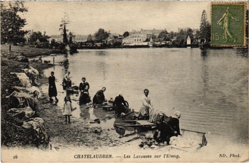 Carte postale ancienne Chatelaudren Les Laveuses sur l'Etang