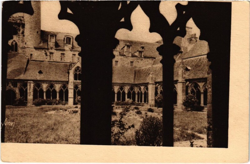 Carte postale ancienne Treguier Le Cloitre