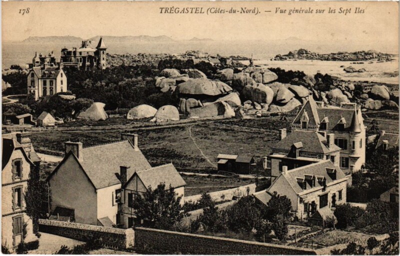 Carte postale ancienne Tregastel Vue Generale sur le Sept Iles