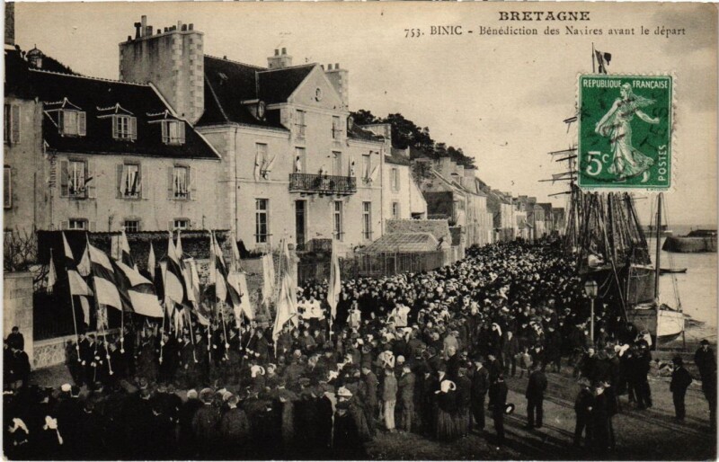 Carte postale ancienne Binic Benediction des Navires avant le Depart