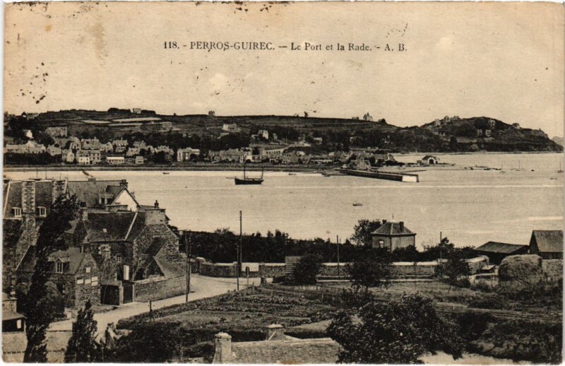 Carte postale ancienne Perros-Guirec Le Port et la rade à Perros-Guirec