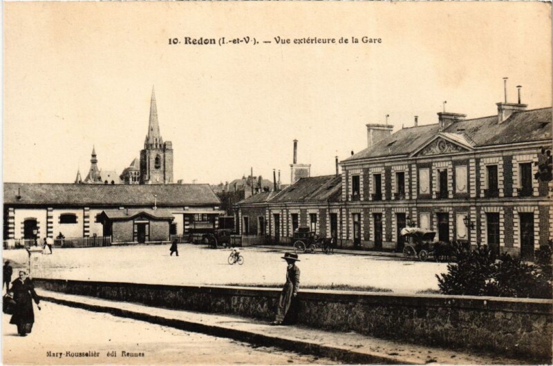Carte postale ancienne Vue extérieure de la Gare à Redon