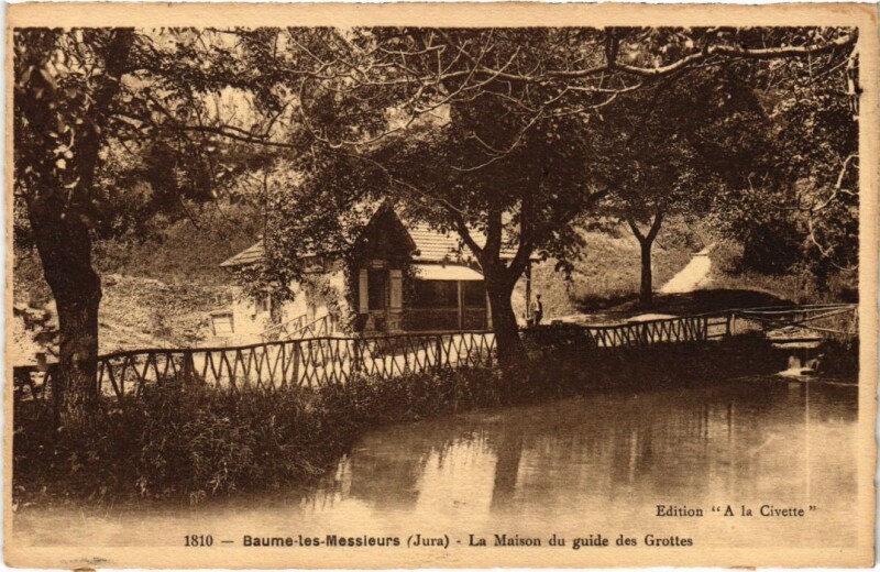 Carte postale ancienne Baume les Messieurs Maison deu guide des Grottes à Baume-les-Messieurs