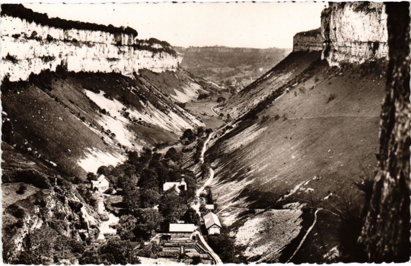 Carte postale ancienne Baume les Messieurs Ensemble de la vallee à Baume-les-Messieurs