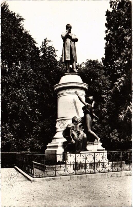 Carte postale ancienne Dole Statue Pasteur