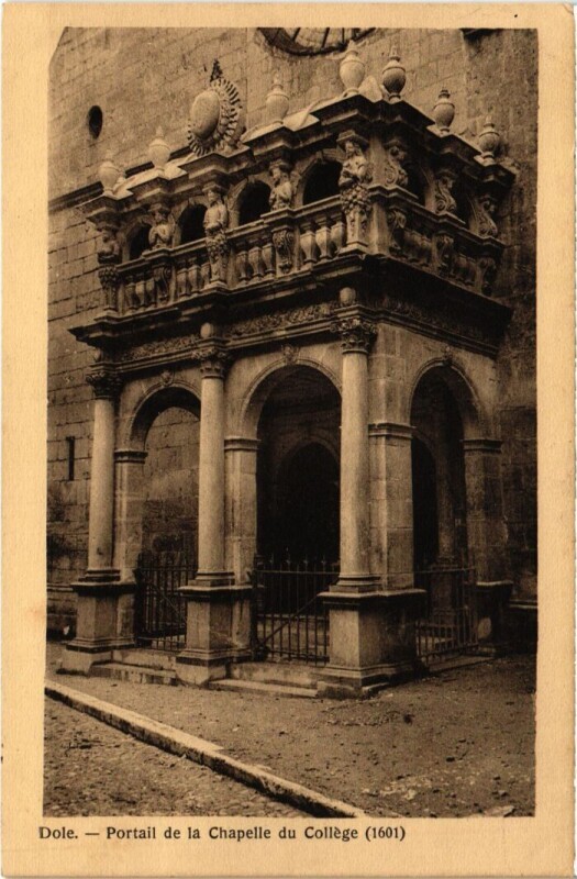 Carte postale ancienne Dole Portail de la Chaplle du College