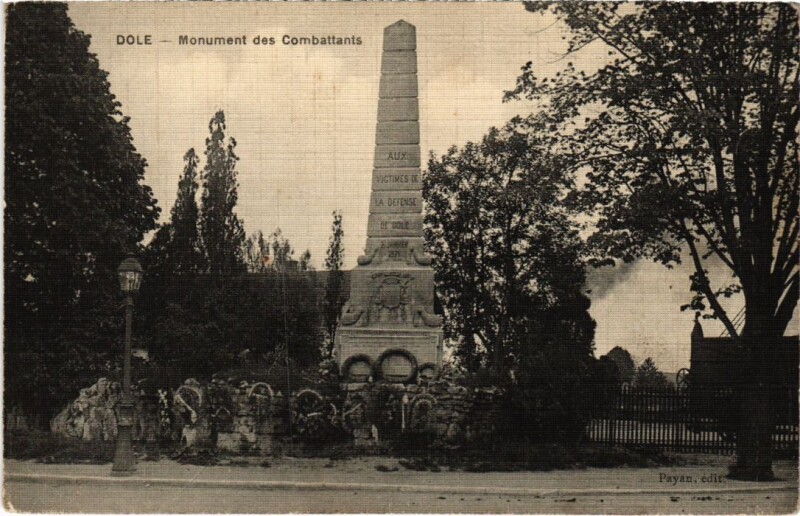 Carte postale ancienne Dole Monument des Combattants