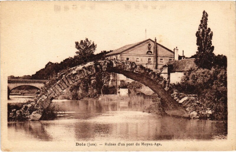 Carte postale ancienne Dole Ruines d'un pont du Moyen Age
