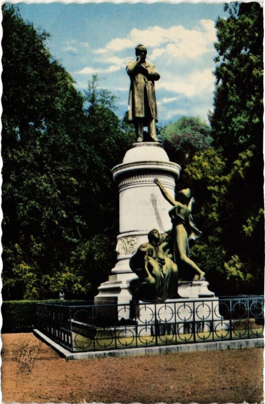Carte postale ancienne Dole Statue Pasteur