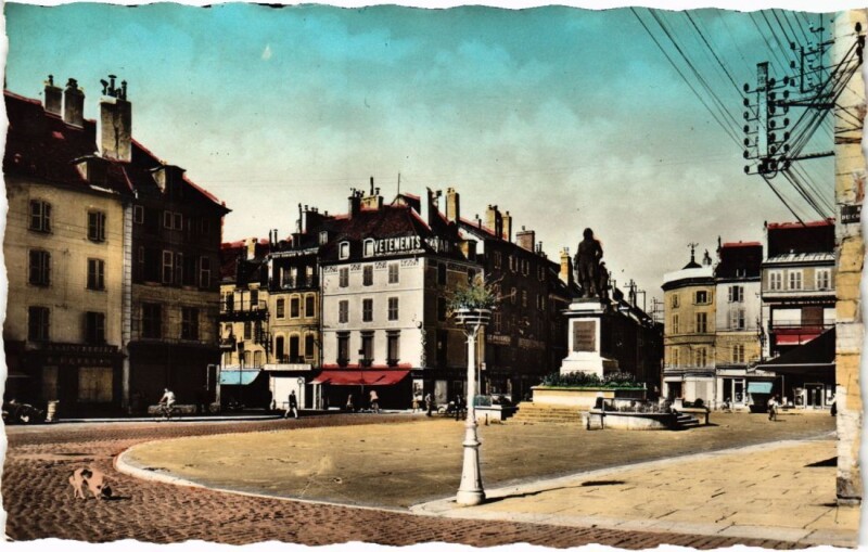 Carte postale ancienne Lons le Saunier Place de la Liberte à Lons-le-Saunier