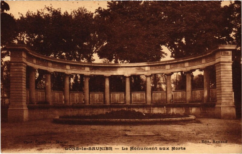 Carte postale ancienne Lons le Saunier Monument aux Morts à Lons-le-Saunier