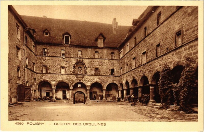 Carte postale ancienne Poligny Cloitre des Ursulines à Poligny