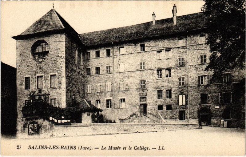 Carte postale ancienne Salins les Bains Le Musee et le College à Salins-les-Bains