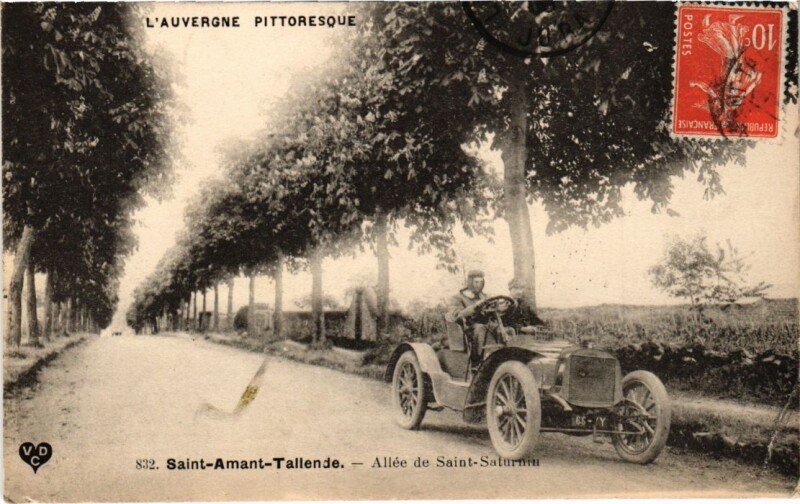 Carte postale ancienne Automobile Saint-Amant-Tallende Alle de Saint-Saturnin à Saint-Amant-Tallende