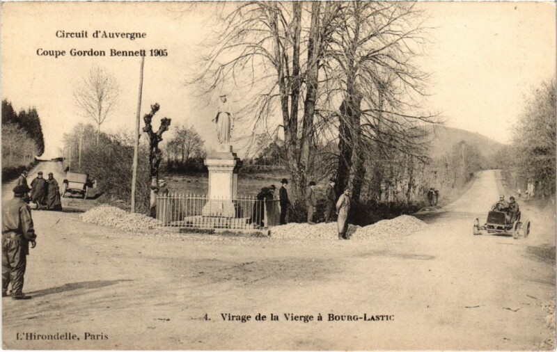 Carte postale ancienne Automobile Bourg-Lastic virage de la Vierge à Bourg-Lastic