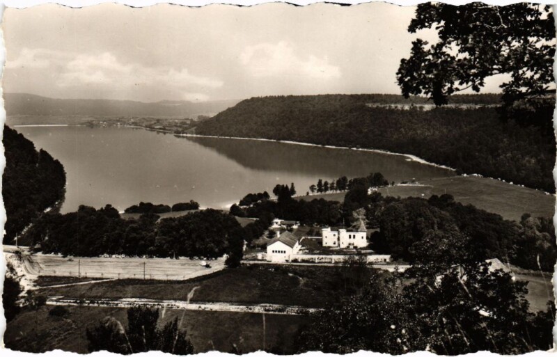 Carte postale ancienne Domaine et Lac de Chalain vue generale