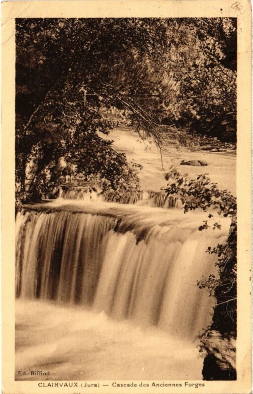 Carte postale ancienne Clairvaux Cascade des Anciennes Forges