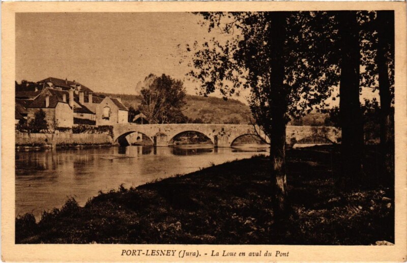 Carte postale ancienne Port Lesney La Loue en aval du Pont à Port-Lesney