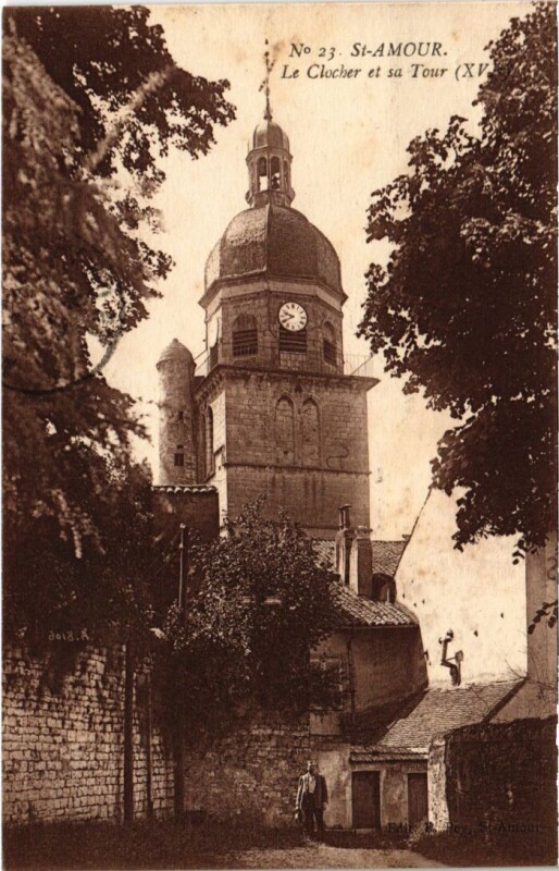 Carte postale ancienne Saint Amour Le Clocher et sa Tour à Saint-Amour