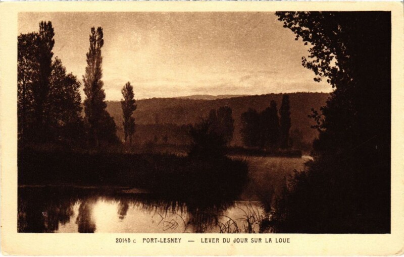 Carte postale ancienne Port Lesney Lever du Jour sur la Loue à Port-Lesney