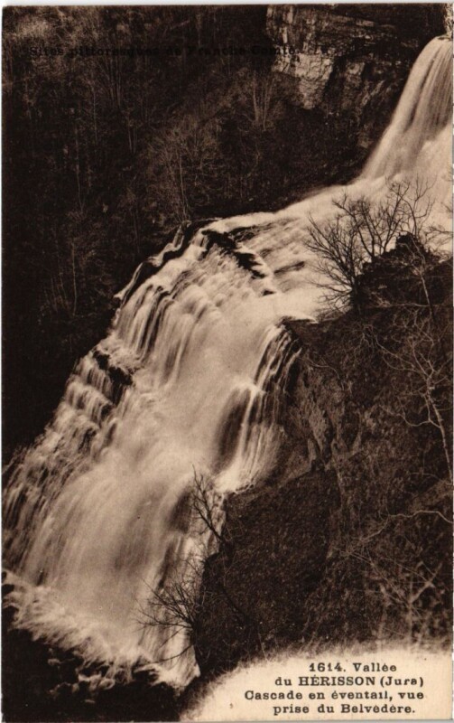 Carte postale ancienne Vallee du Herisson Cascade en eventail