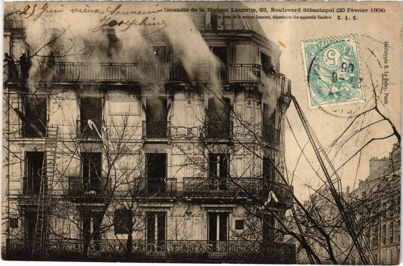 Carte postale ancienne Incendie de la Maison Laurette à Paris 1er