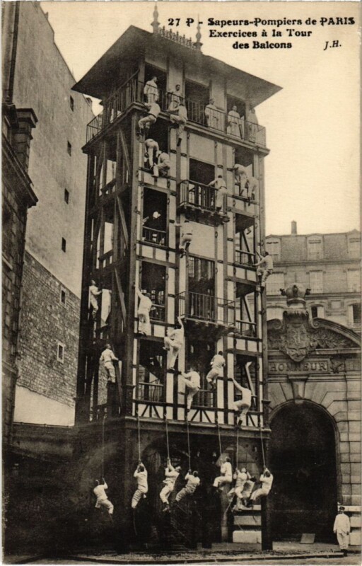 Carte postale ancienne Paris Pompiers Firefighters Exercice a la Tour des Blanches