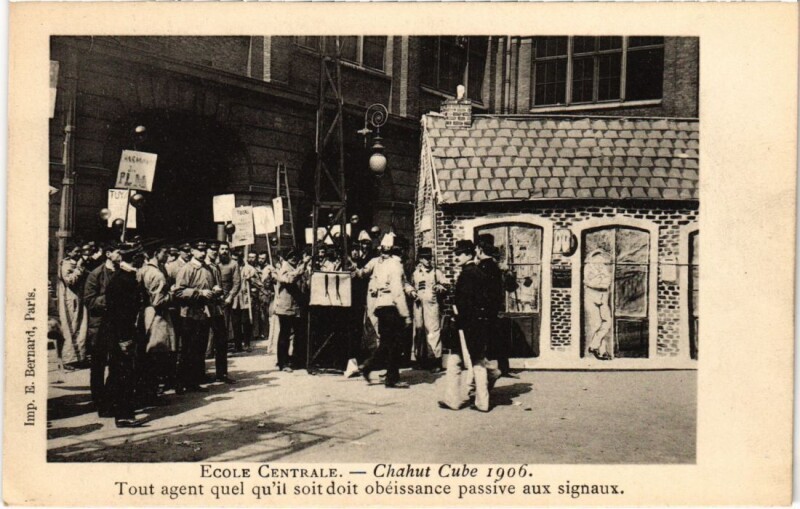 Carte postale ancienne Paris 3e Ecole Centrale Chahut Cube 1906 à Paris 3e