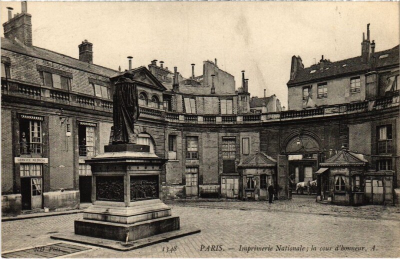 Carte postale ancienne Imprimerie Nationale - la cour d'honneur à Paris 3e