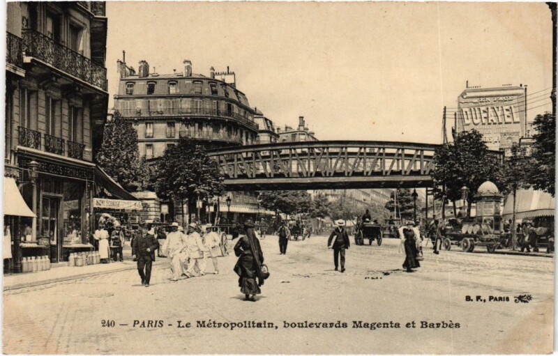 Carte postale ancienne Le Métropolitain, boulevards Magenta et Barbès à Paris 9e