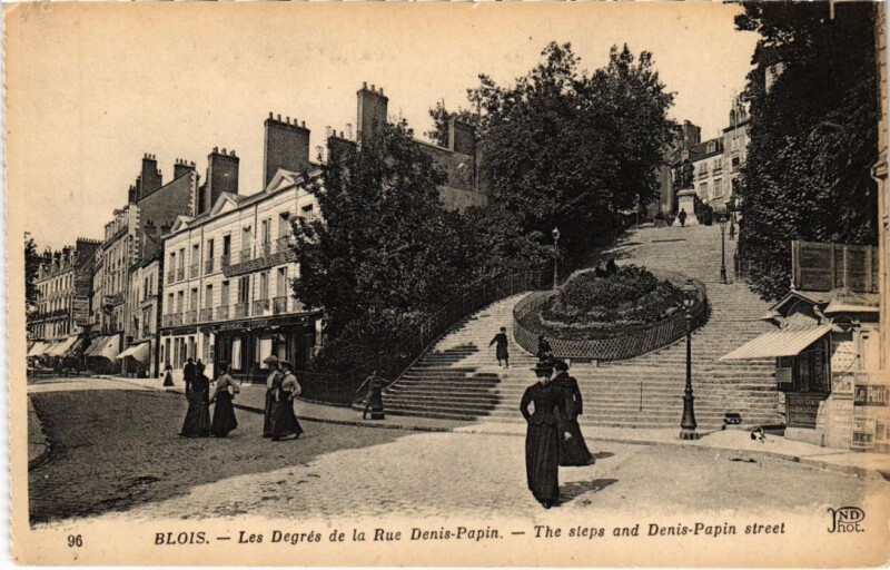 Carte postale ancienne Blois Les Degres de la Rue Denis Papin France à Blois