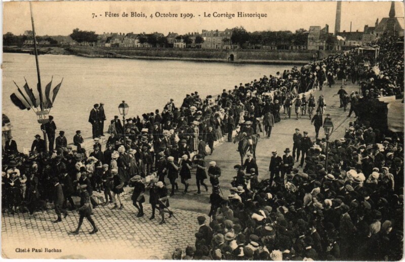 Carte postale ancienne Blois Le Cortege Historique France à Blois