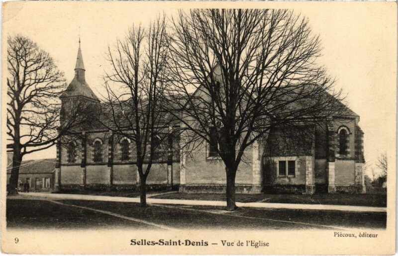 Carte postale ancienne Selles St.Denis Vue de l'Eglise France