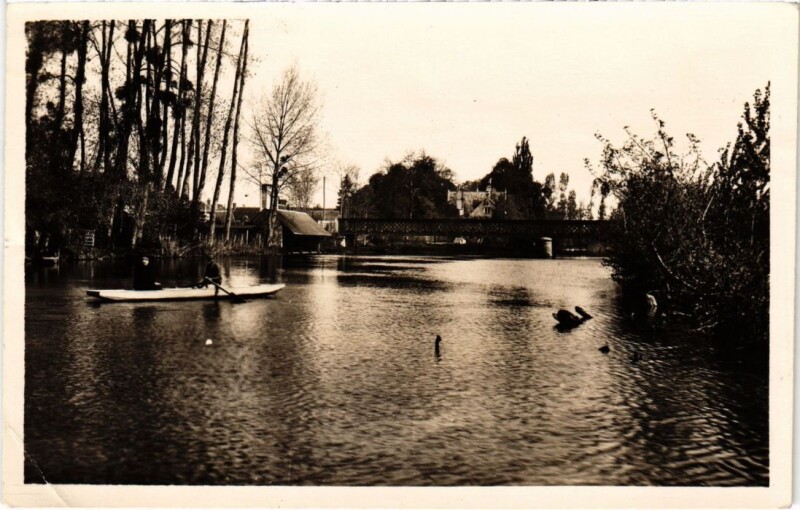 Carte postale ancienne Pezou Vue sur le Loir France à Pezou