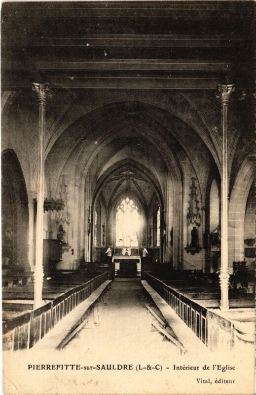Carte postale ancienne Pierrefitte-sur-Sauldre Interieur de l'Eglise France à Pierrefitte-sur-Sauldre