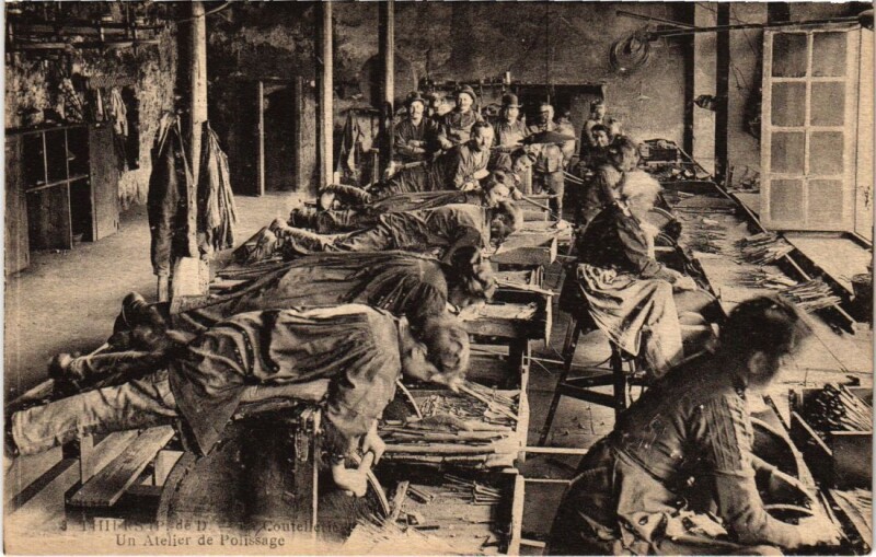 Carte postale ancienne Thiers la coutellerie à Thiers