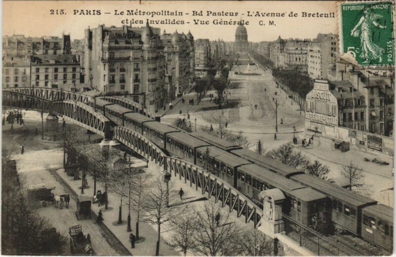 Carte postale ancienne Le Métropolitain - Boulevard Pasteur - L'Avenue de Breteuil et les Invalides - Vue Générale à Paris 15e